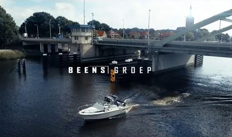 De scheiding tussen land en water bewaken