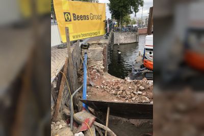 Versterken kade hoek Amstel-Heerengracht