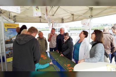 Gezellig druk bij Dag van de Bouw tafelbrug Aduard