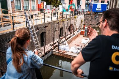 DUIK OP 8 JUNI IN DE WERELD VAN BEENS TIJDENS DE DAG VAN DE BOUW