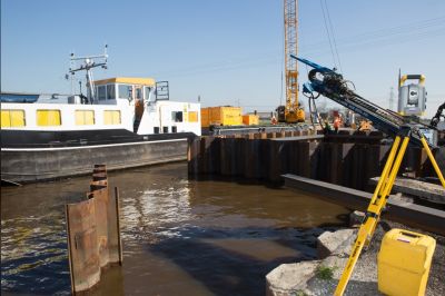 Stalen bouwkuip onderbouw Tafelbrug Aduard gereed