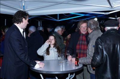 Gezellige borrel voor bewoners Wolwevershaven
