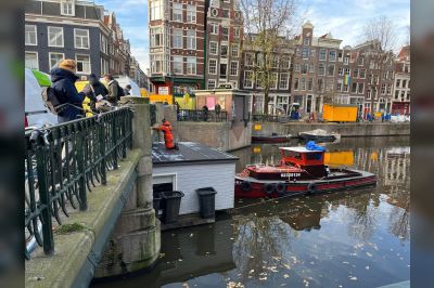 Praktijk in beeld: woonboten verplaatsen in de Amsterdamse binnenstad
