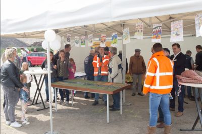 Gezellig druk bij Dag van de Bouw tafelbrug Aduard