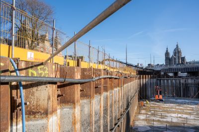 Als een MIJLPAAL boven water: Bouwkuip De Entree helemaal drooggelegd