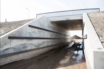 Beelden van de nieuwe tafelbrug bij Aduard