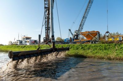Dijkstabilisatie met gebruik van een zandsproeimethode