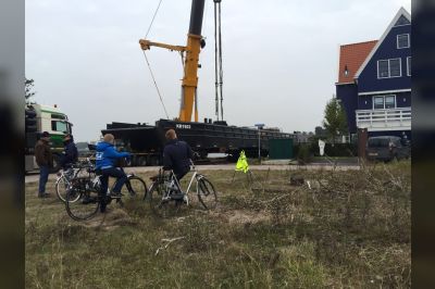 Stappenponton Beens Dredging te water gelaten