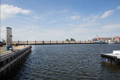 Vernieuwing ‘aanvaarvoorzieningen’ in de haven van Urk