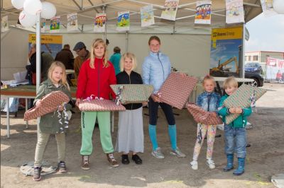 Gezellig druk bij Dag van de Bouw tafelbrug Aduard