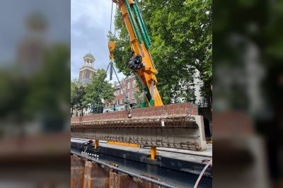 DUIK OP 8 JUNI IN DE WERELD VAN BEENS TIJDENS DE DAG VAN DE BOUW