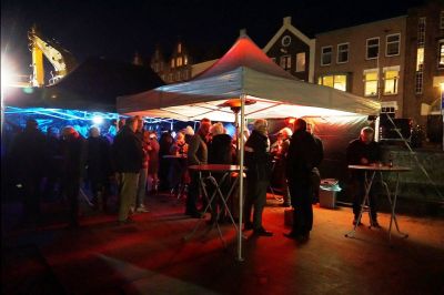 Gezellige borrel voor bewoners Wolwevershaven