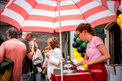 DUIK OP 8 JUNI IN DE WERELD VAN BEENS TIJDENS DE DAG VAN DE BOUW
