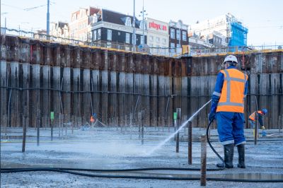 Als een MIJLPAAL boven water: Bouwkuip De Entree helemaal drooggelegd