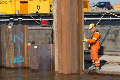 Stalen bouwkuip onderbouw Tafelbrug Aduard gereed