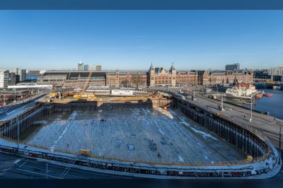 Als een MIJLPAAL boven water: Bouwkuip De Entree helemaal drooggelegd