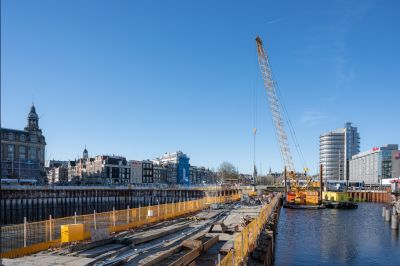Als een MIJLPAAL boven water: Bouwkuip De Entree helemaal drooggelegd