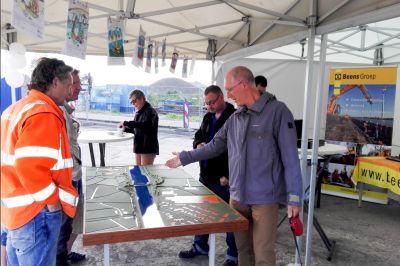 Gezellig druk bij Dag van de Bouw tafelbrug Aduard