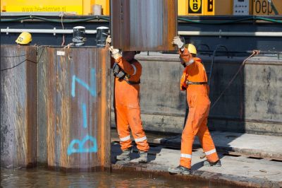 Stalen bouwkuip onderbouw Tafelbrug Aduard gereed