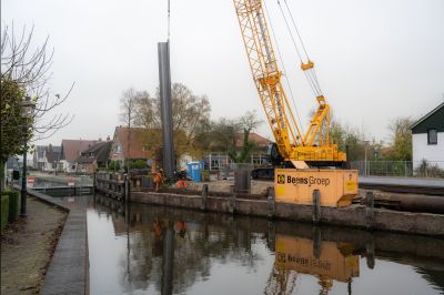 Vervangen kademuur in Ossenzijl