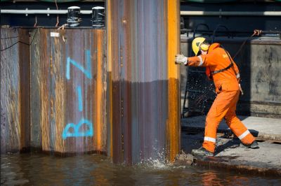 Stalen bouwkuip onderbouw Tafelbrug Aduard gereed