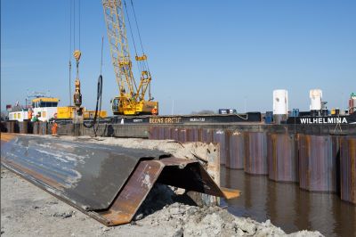 Stalen bouwkuip onderbouw Tafelbrug Aduard gereed