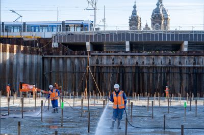 Als een MIJLPAAL boven water: Bouwkuip De Entree helemaal drooggelegd