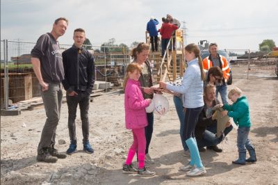 Gezellig druk bij Dag van de Bouw tafelbrug Aduard