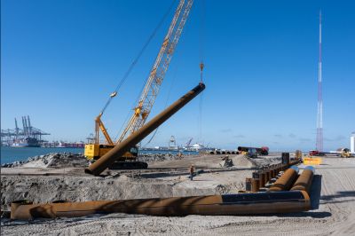 Een RoRo-kade aan de Maasvlakte