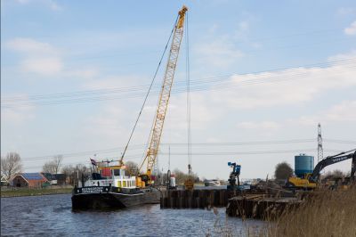 Stalen bouwkuip onderbouw Tafelbrug Aduard gereed