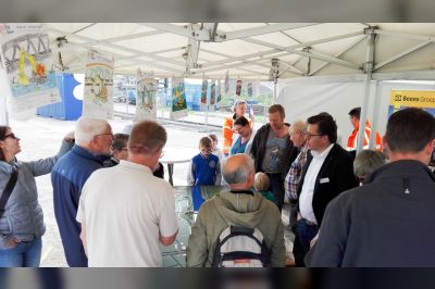 Gezellig druk bij Dag van de Bouw tafelbrug Aduard