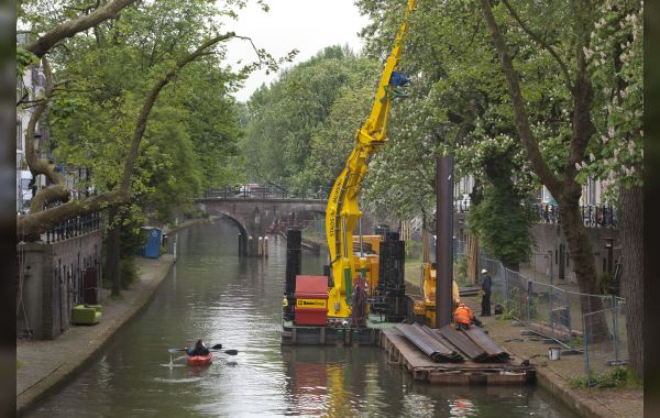 Beens Groep loodst vernieuwing lage walmuren Utrechtse Oudegracht naar succes