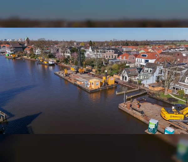 Bouwteam versterkt waterkering in Ouderkerk aan de Amstel