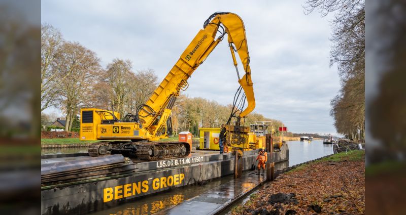 Sheetpiler JCB JS 460 LHE 12